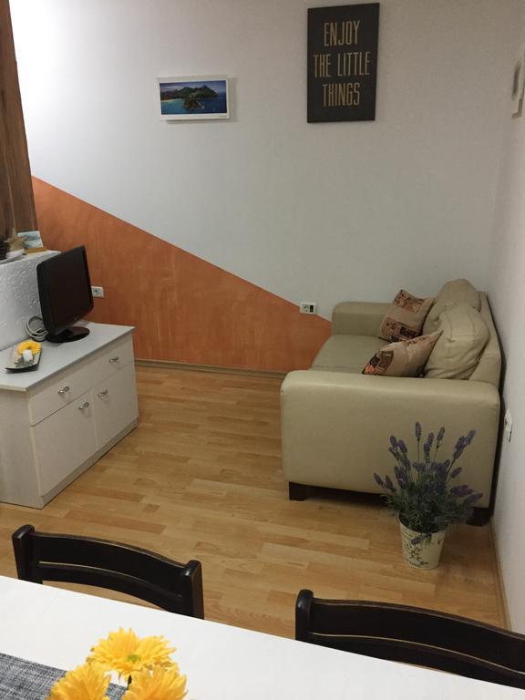 Retro Iii Apartment